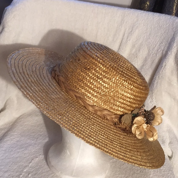 The Summer straw hat in great condition - Picture 7 of 13